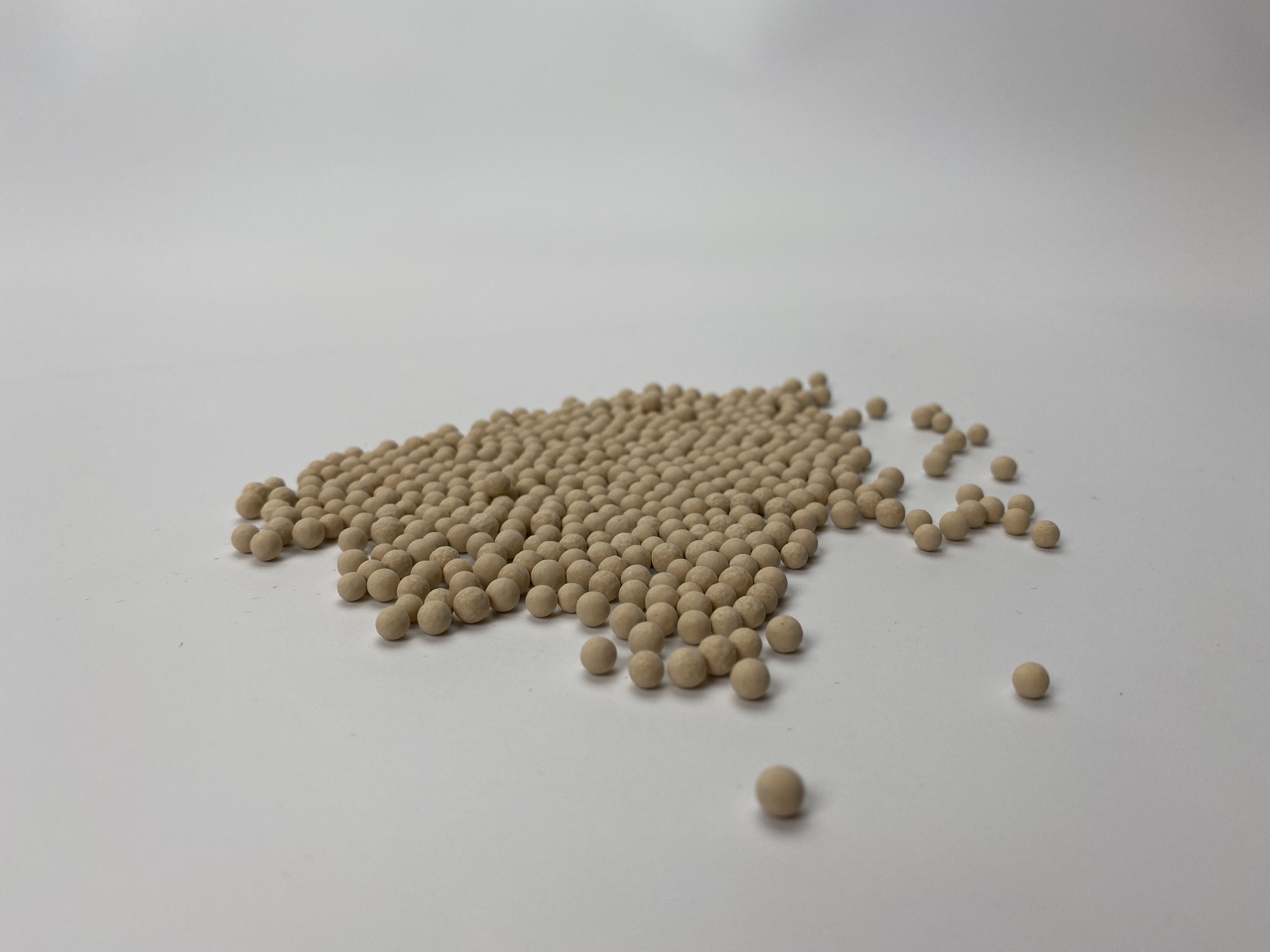 “沸腾的石头”-分子筛的发现与发展